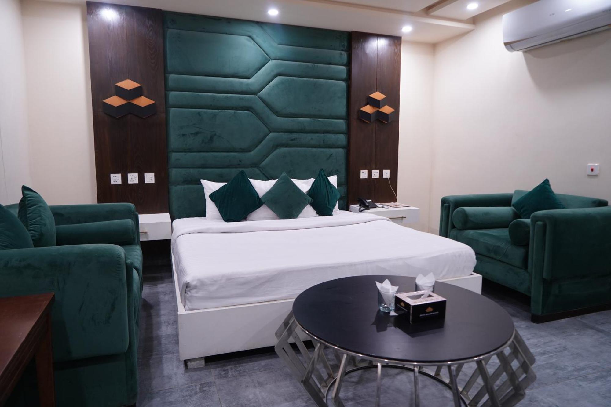 Hotel Avalon Suites 木尔坦 外观 照片